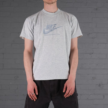 Vintage Nike t-shirt in grey