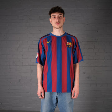 Vintage Barcelona Ronaldinho Barcelona 05-06 Home Kit Football Shirt