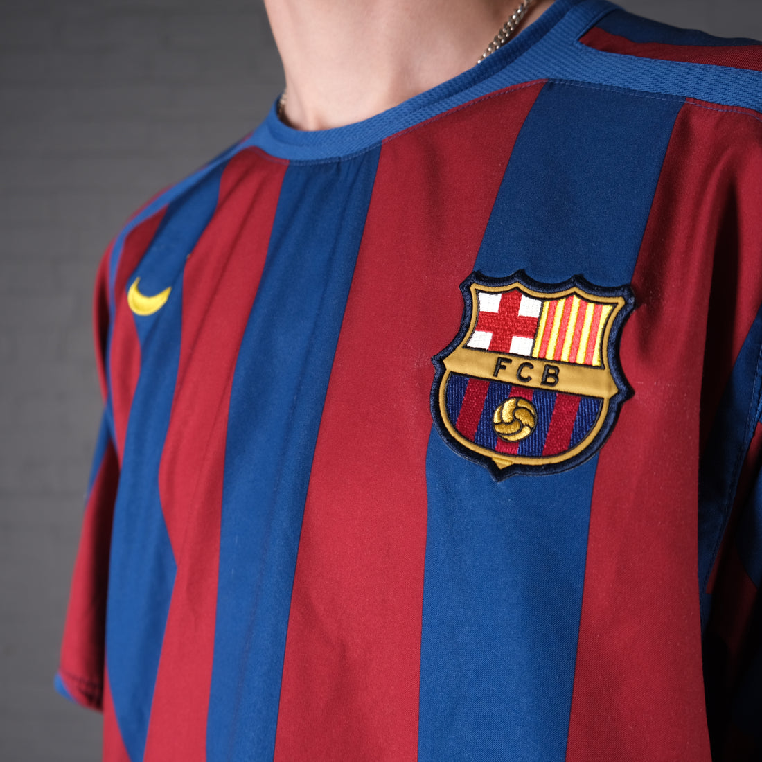Vintage Barcelona Ronaldinho Barcelona 05-06 Home Kit Football Shirt