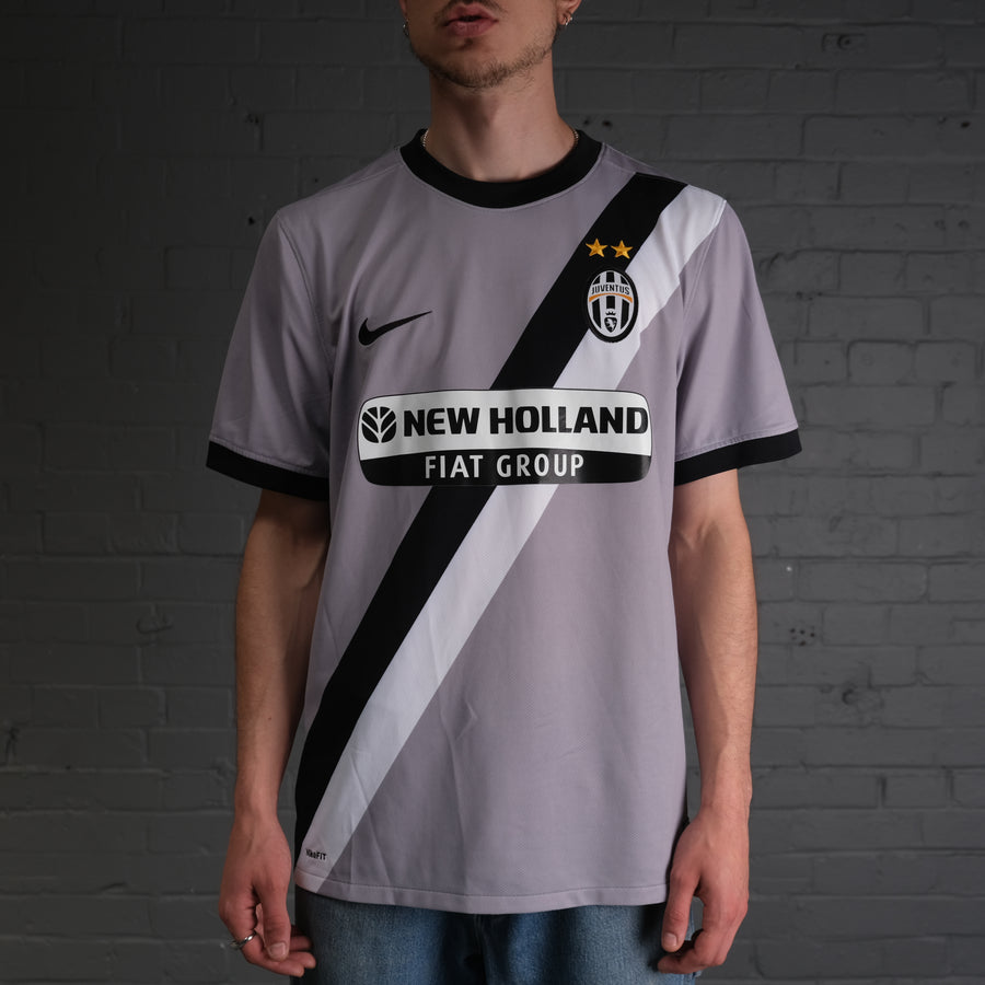 Vintage Nike Juventus 09-10 Away Kit Football Shirt