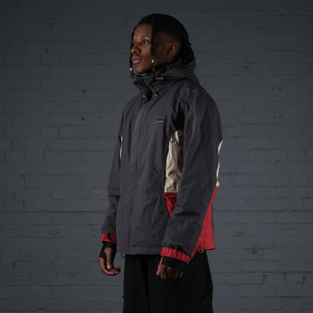 Vintage Oakley Ski Jacket in Grey, White and Red.