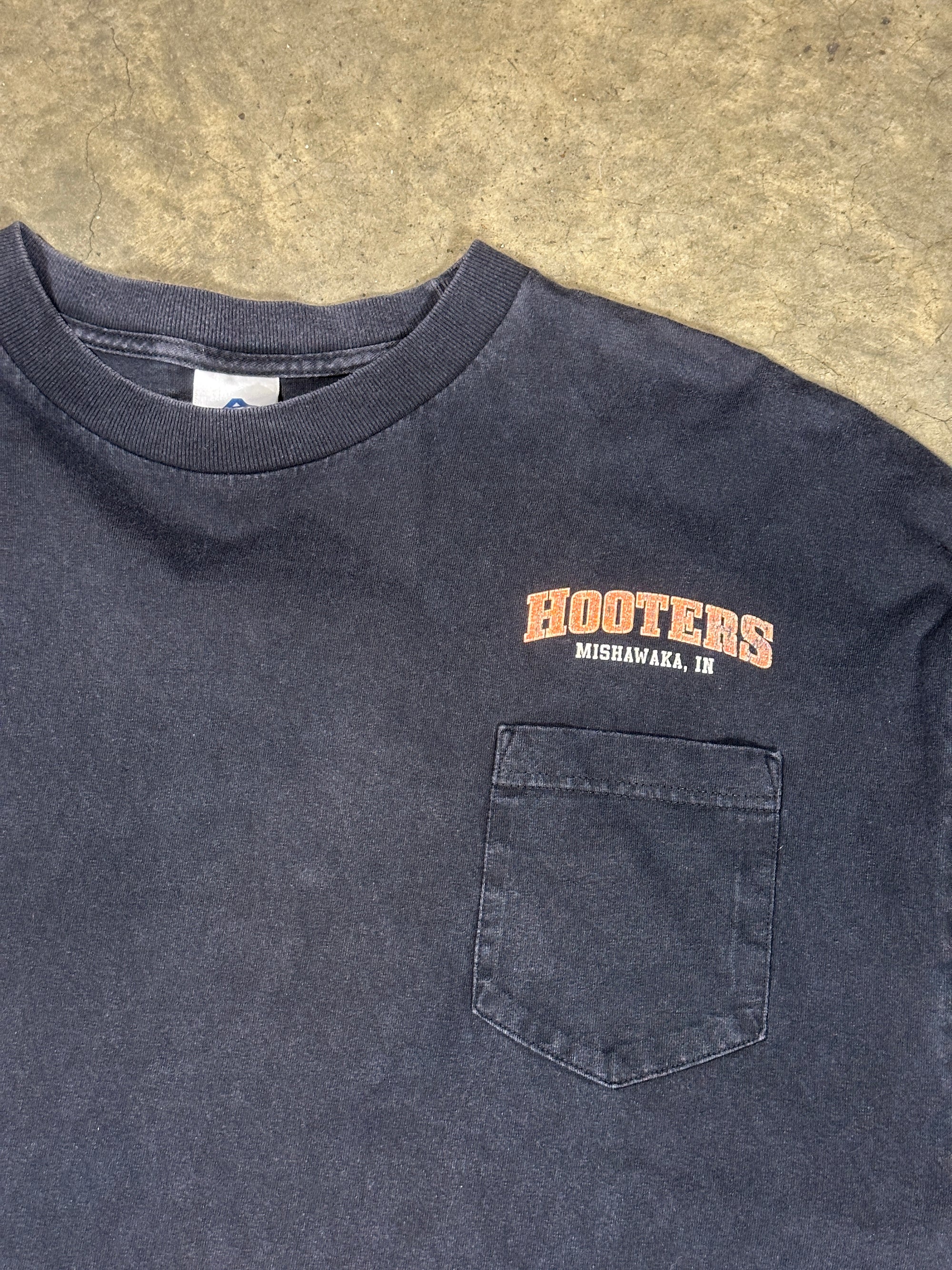Vintage Hooters T-Shirt
